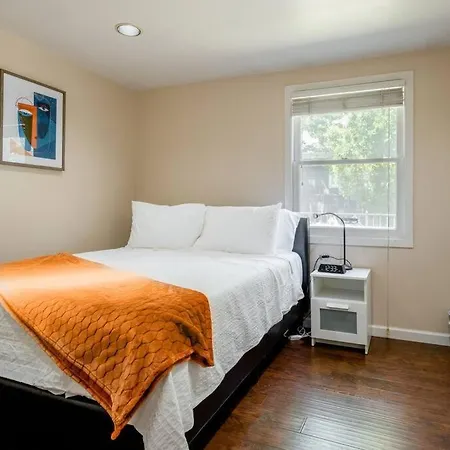 *2Bdr Victorian Home Away From Home - *Central Loc